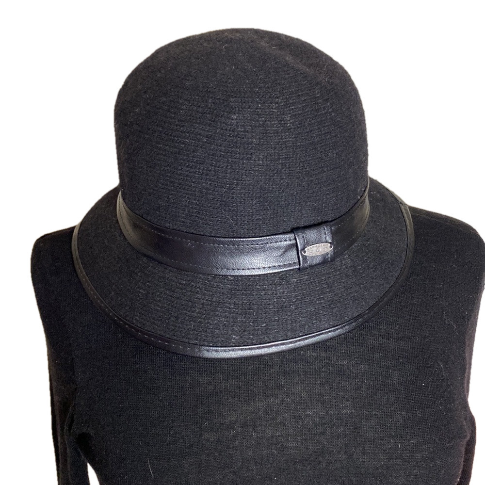 🌹 Canadian Hat 🌹 Wool Vintage Hat w/ Faux Leather Trim